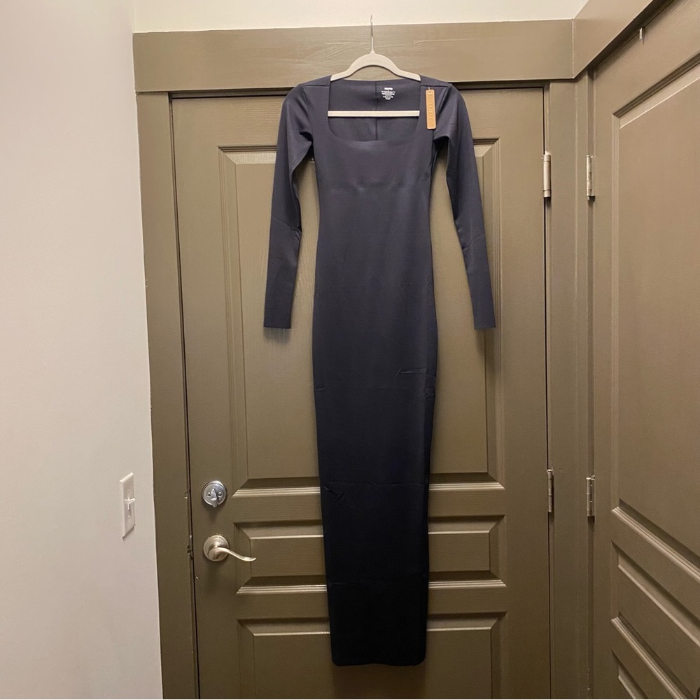 NWT Skims Long Sleeve Long Slip Dress
Color:ONYX - Picture 6 of 8
